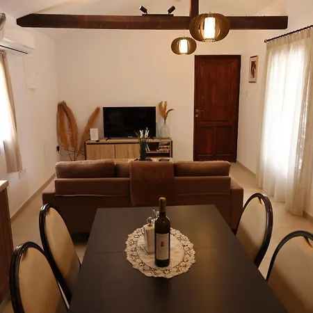 בית נופש Monolithos