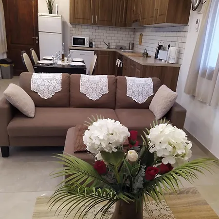 Monolithos בית נופש *