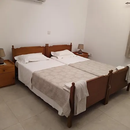 בית נופש Monolithos